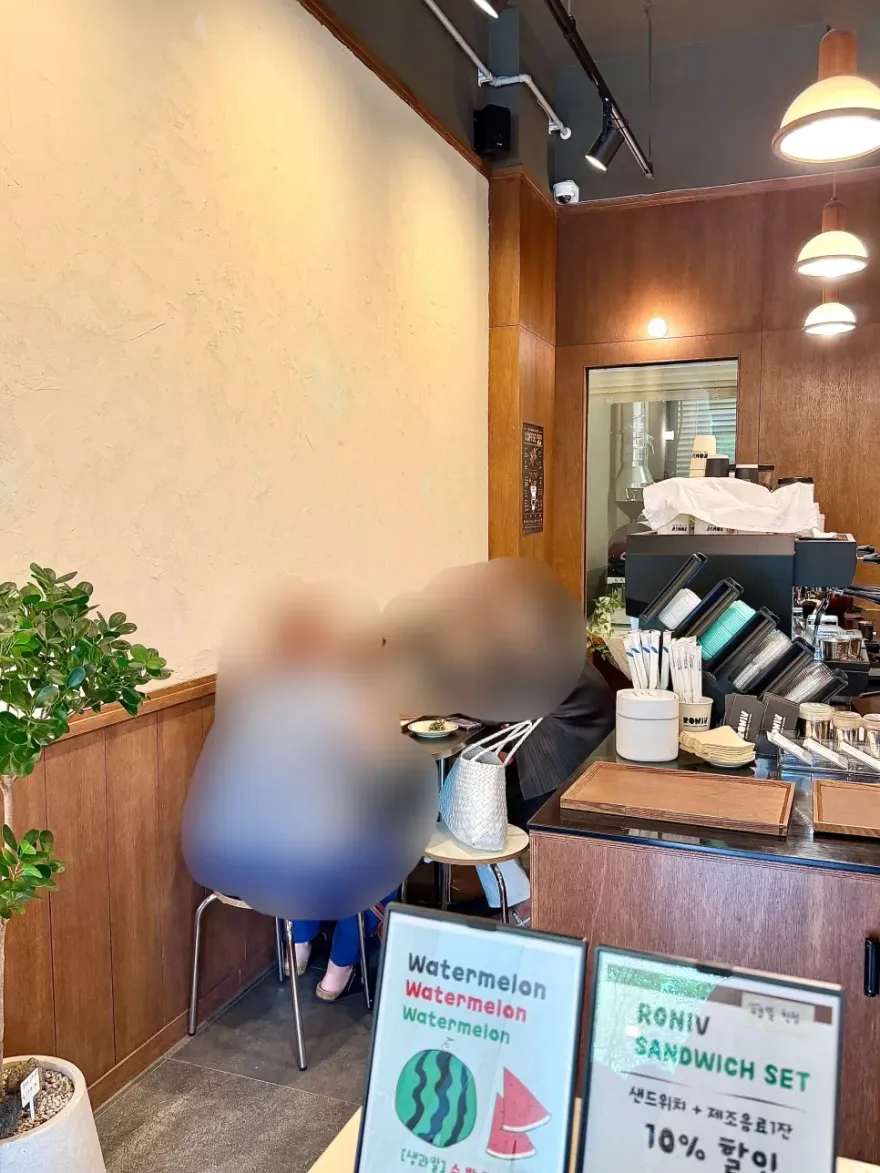 인천 송도 로니브, 감성 케이크 맛집 방문 후기 — 사진 3