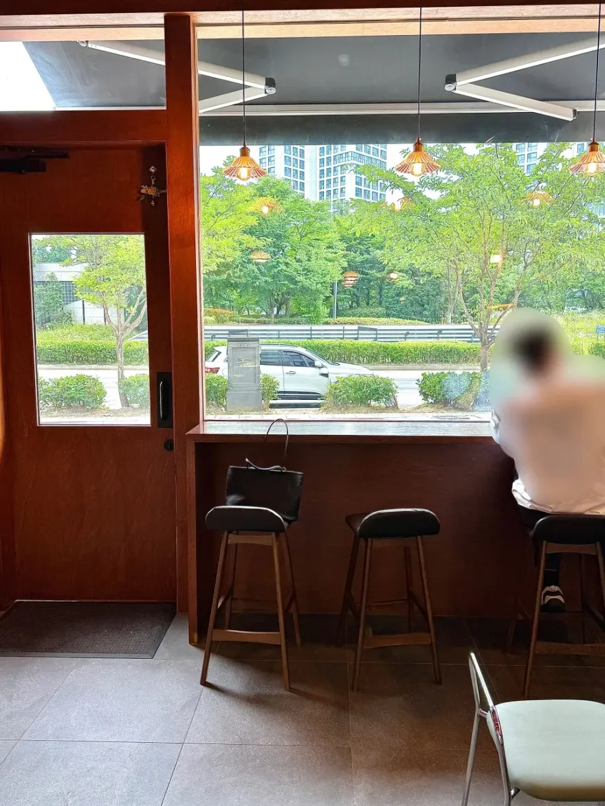 인천 송도 로니브, 감성 케이크 맛집 방문 후기 — 사진 4